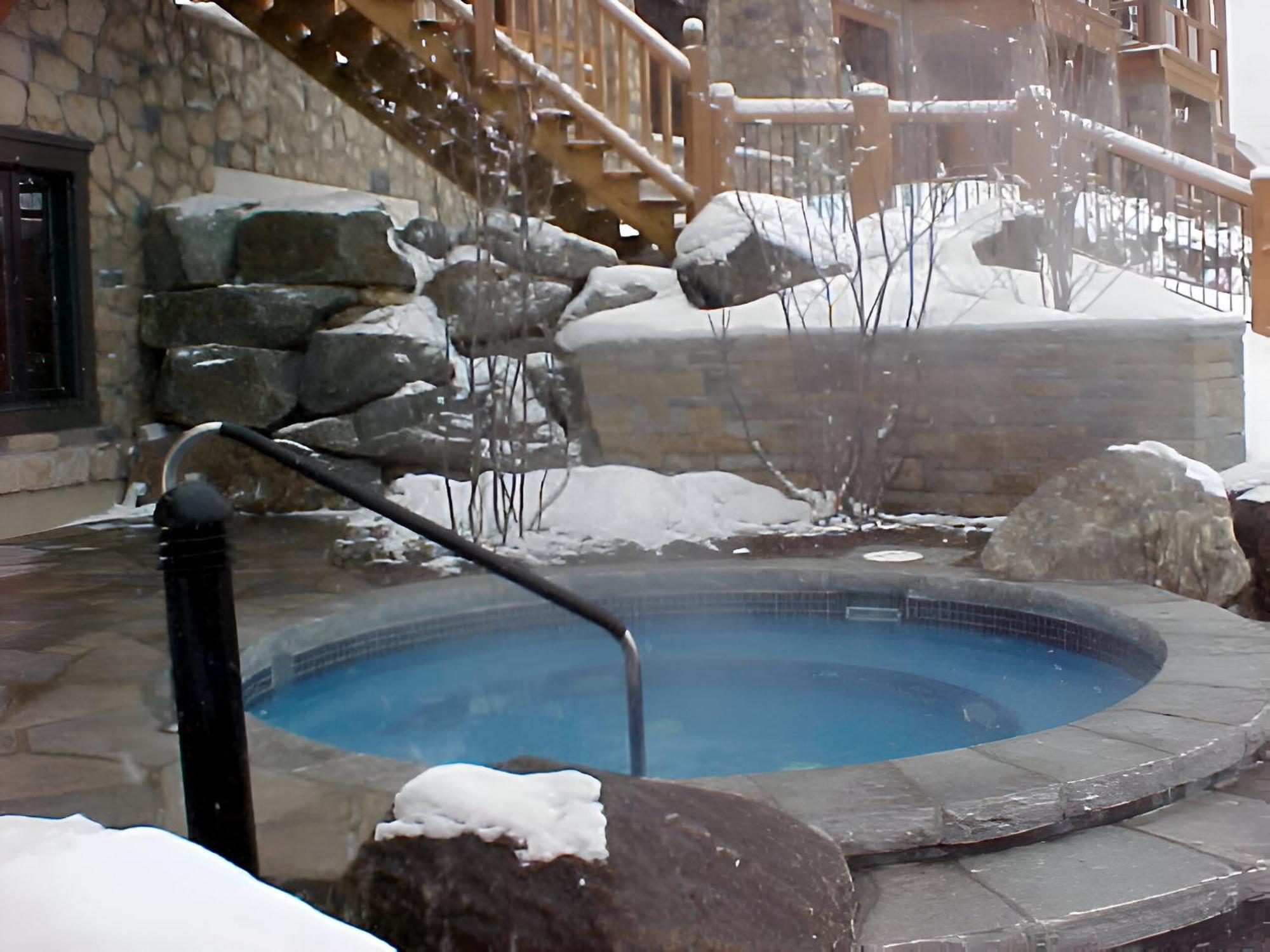Luxurious Equinoxe Ski-In/Ski-Out Mont-Tremblant Kültér fotó